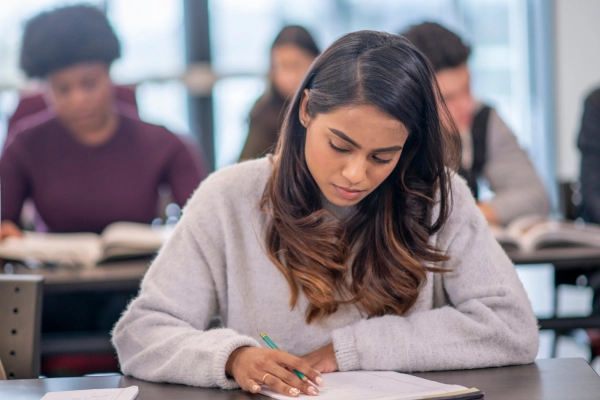 Acompañamiento Psicoeducativo para Estudiantes. La foto se trata de un Estudiante